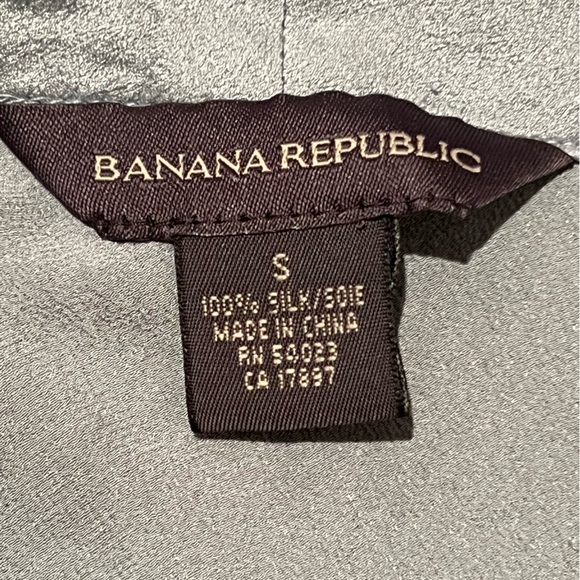 Banana Republic light blue silk blouse - Picture 13 of 17